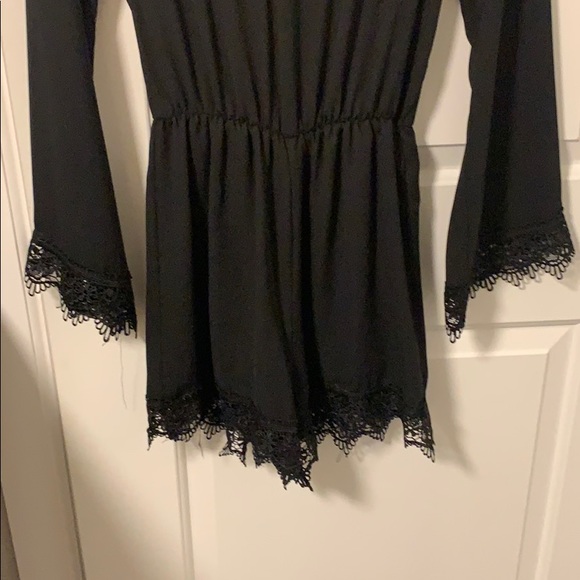 Black long sleeves short jumpsuit - Picture 2 of 4